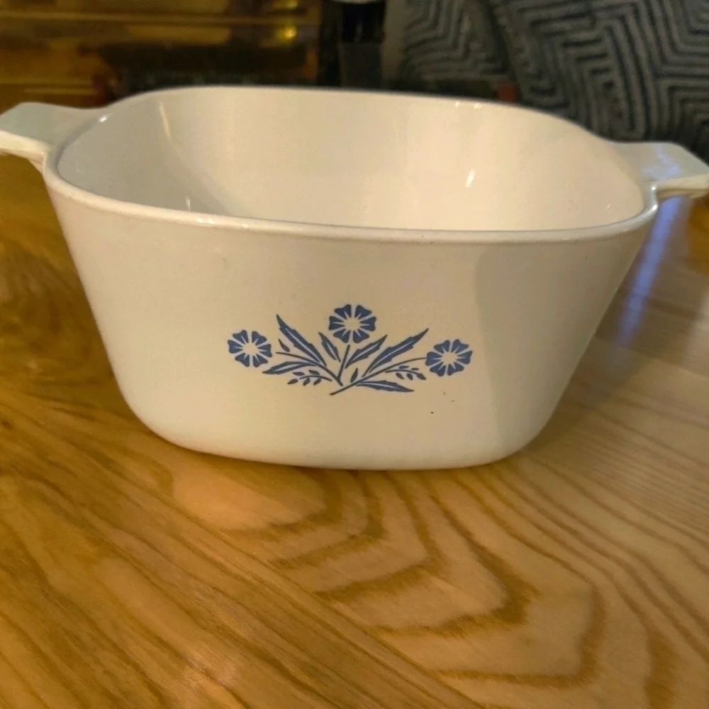 Corning Ware 1 3/4 qt Cornflower casserole dish